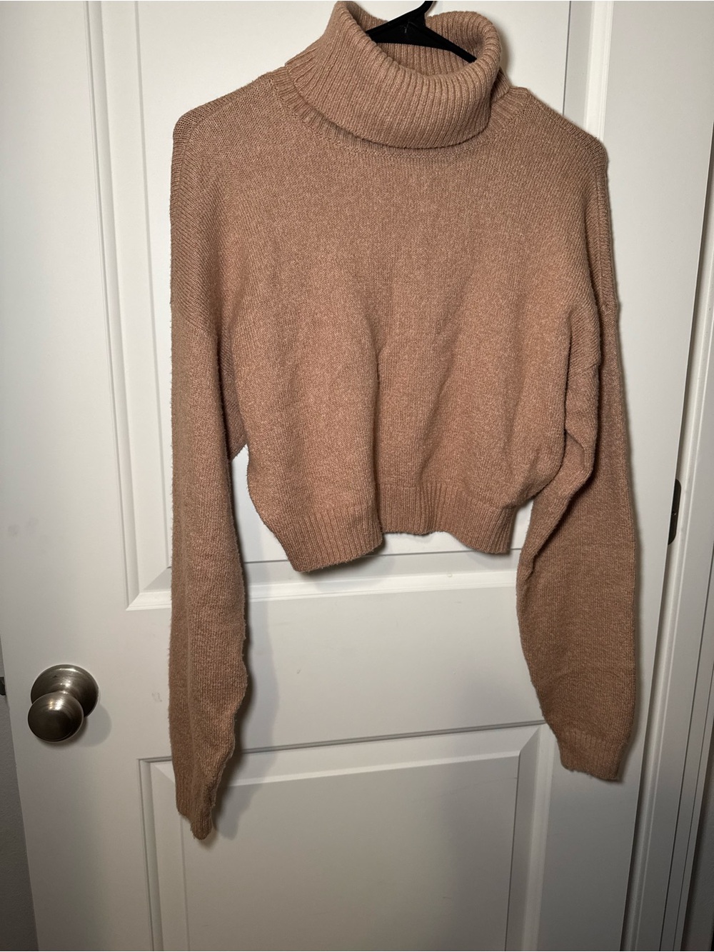 Hollister Cropped Turtleneck Sweater in Dusty Mauve